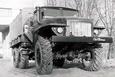 Автомобиль Урал с карбюраторным двигателем: символ эпохи и надежности