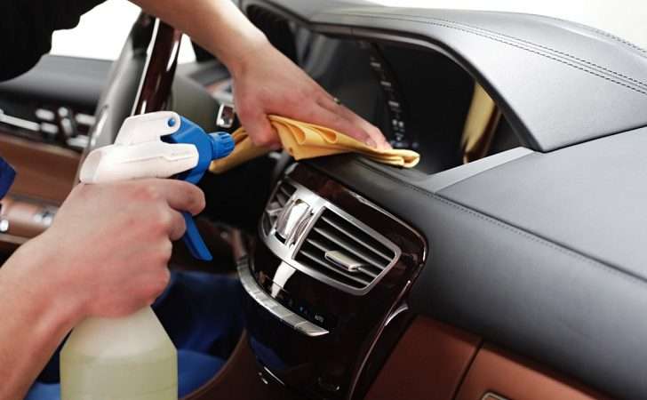 Аккуратный салон автомобиля