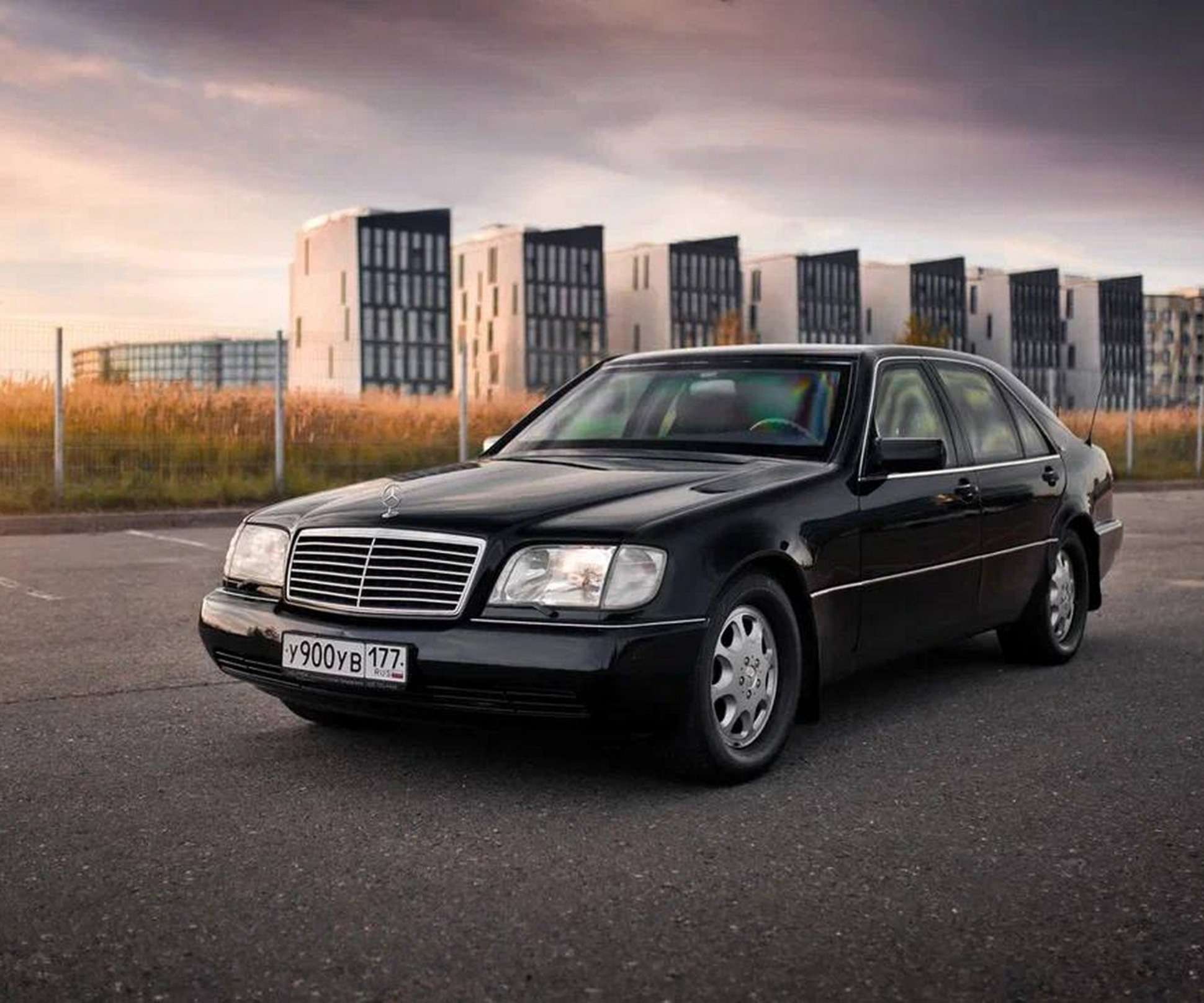 Мерседес на 140 кузове в России: Легенда на дорогах