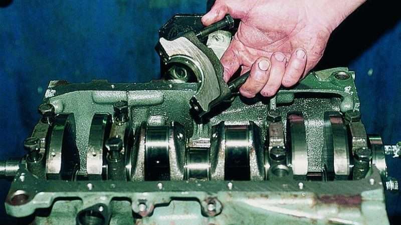Разбор двигателя автомобиля