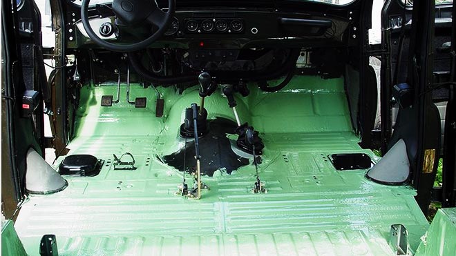 Чем лучше обрабатывать внутри салон автомобиля