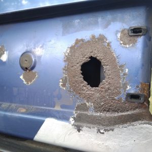 Ремонт дырок в кузове автомобиля