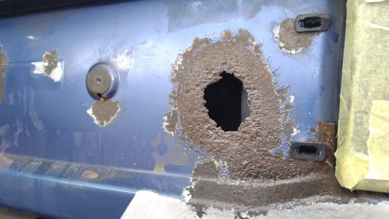 Ремонт дырок в кузове автомобиля