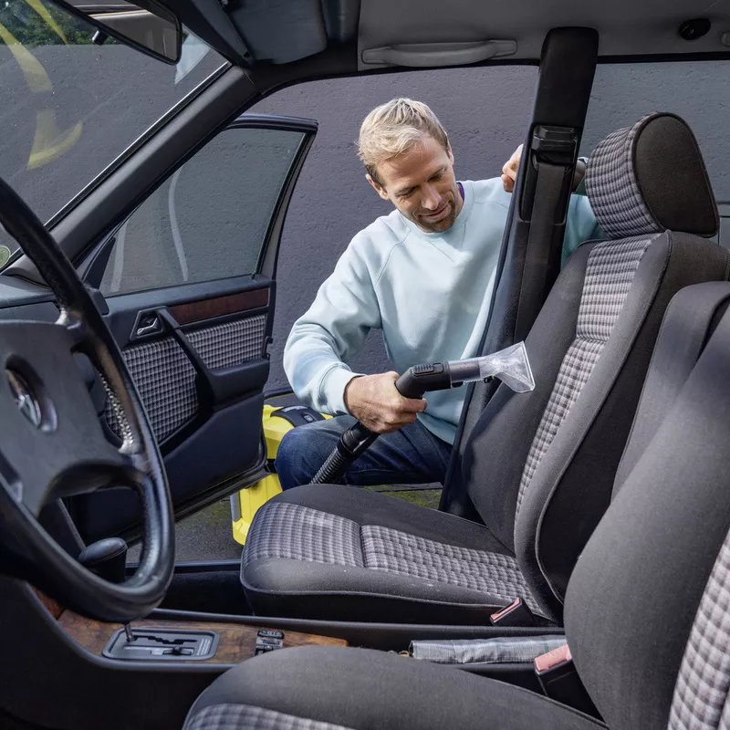 Влажная уборка салона автомобиля: полное руководство