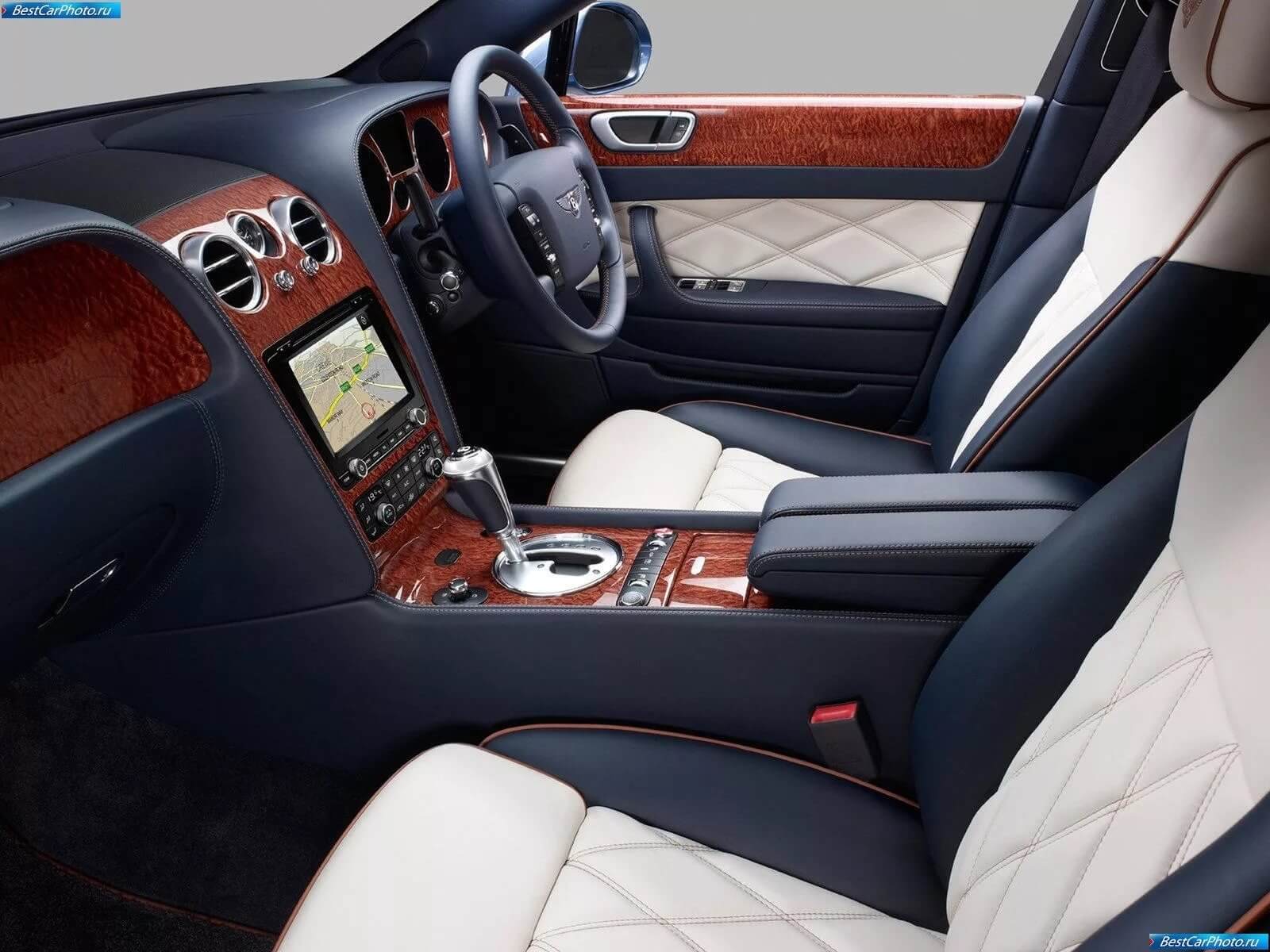 Выбор варианта обивки салона автомобиля